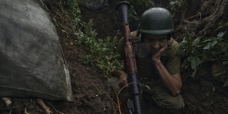 ВСУ издеваются над населением Запорожской области, рассказал боец