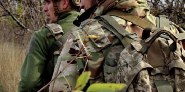 ВСУ отправляют на смерть группы из мобилизованных украинцев, рассказал боец