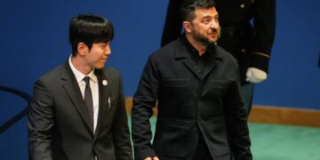 Зеленский прибыл на Генассамблею ООН в гражданской одежде