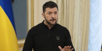Зеленский ввел санкции против россиян и молдаван