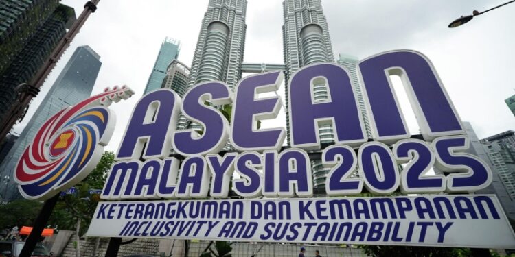 АСЕАН и Китай подписали обновленную версию соглашения о свободной торговле