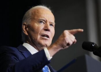 Байден похвалил Трампа и его команду