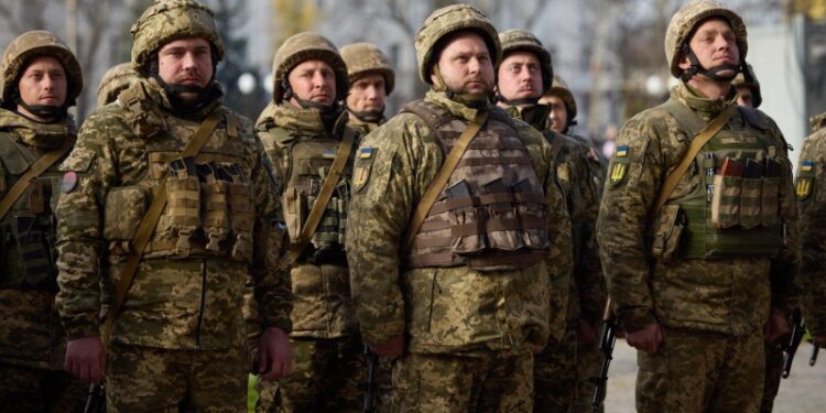 Боевики ВСУ в Херсоне маскируются под местных жителей, рассказал боец