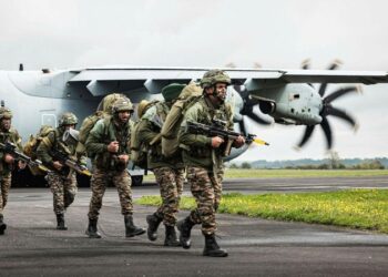 Британским военным разрешат сбивать дроны, угрожающие их базам, пишут СМИ