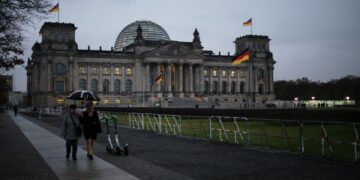 Бундестаг лишил неприкосновенности двух депутатов от АдГ