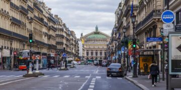 Дипломат обвинил французские власти в предвзятом отношении к россиянам