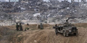 Два гроба с телами заложников привезли в Израиль из Газы