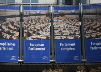 Европарламент не поддержал два вотума недоверия ЕК
