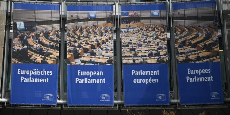 Европарламент не поддержал два вотума недоверия ЕК