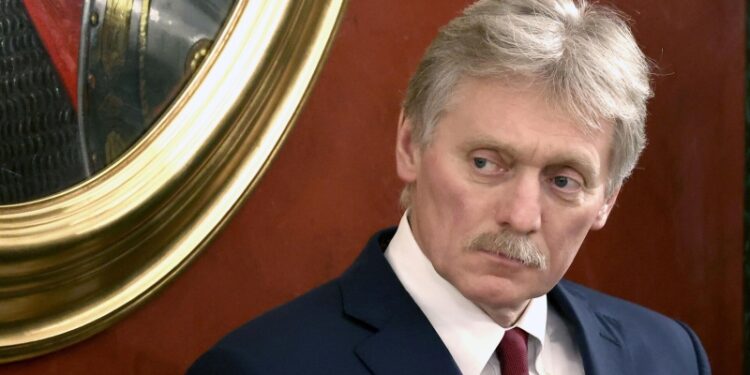 Европе долго придется содержать Украину, заявил Песков