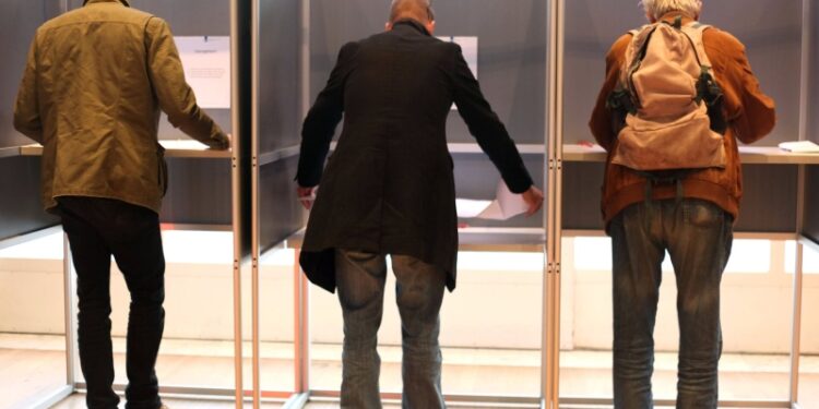 Exit poll: D66 лидирует на выборах в Нидерландах с 27 депутатскими местами