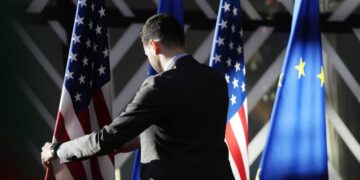 «Фиговый листок». Аналитики разгромили стратегию Запада против России