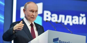 Фундаментальные вещи европейской идентичности исчезают, заявил Путин