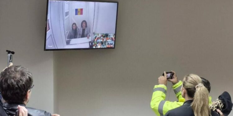 Глава Гагаузии по видеосвязи дает показания по финансированию партии