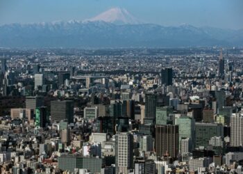 Японии необходимо поддерживать каналы общения с Россией, заявил Кихара