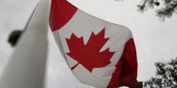 Канада покрывает действия Зеленского, заявили в посольстве России