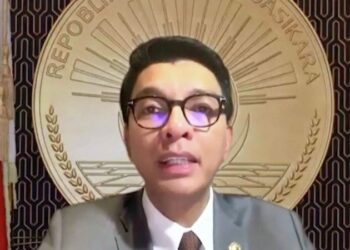 Канцелярия лидера Мадагаскара отрицает потерю им полномочий