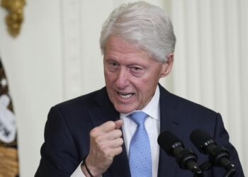 Клинтон поблагодарил Трампа за сделку по Газе