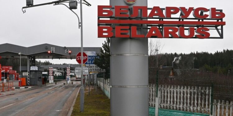 Литва возобновила пропуск транспорта на границе с Белоруссией