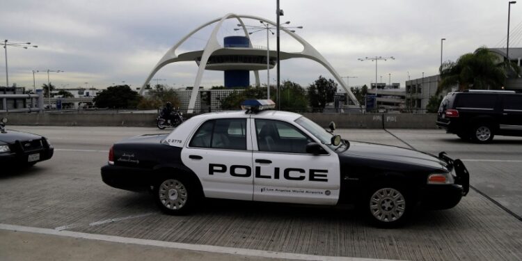 Мэрию Лос-Анджелеса эвакуировали из-за забаррикадировавшегося мужчины