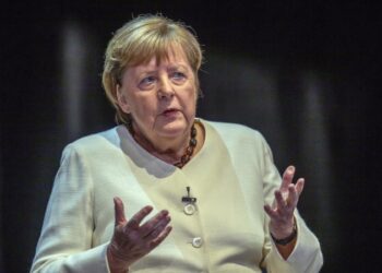 Меркель не допустила бы конфликта на Украине, считает Вучич