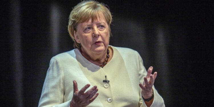 Меркель не допустила бы конфликта на Украине, считает Вучич