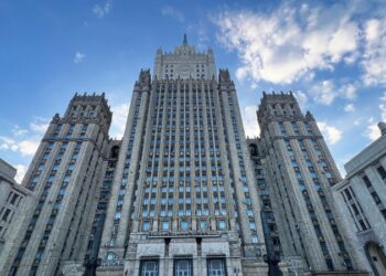 МИД России: в ЕС доходят до безумия и разжигают ненависть в сердцах людей