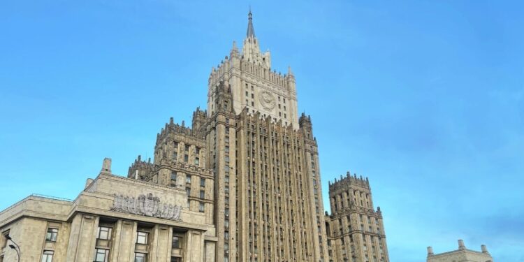 Москва озабочена новым витком напряженности в Сирии, заявил МИД России