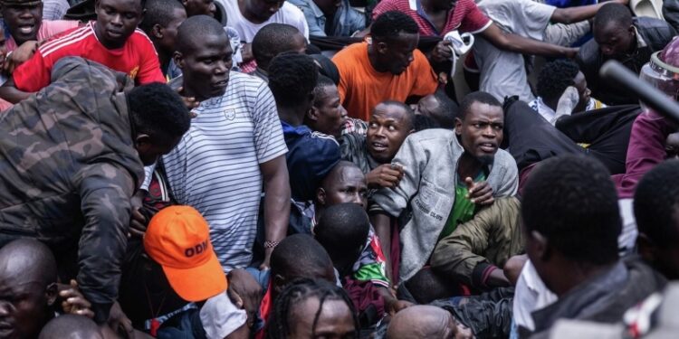 На похоронах экс-премьера Кении пострадали сотни человек, пишут СМИ