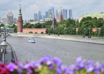 Отец Илона Маска сравнил Москву с Вашингтоном и Лондоном