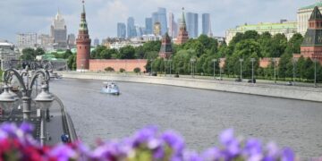 Отец Илона Маска сравнил Москву с Вашингтоном и Лондоном