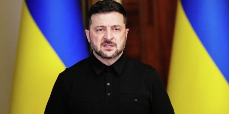 «Переложит вину». СМИ раскрыли, что устроил Зеленский на Украине