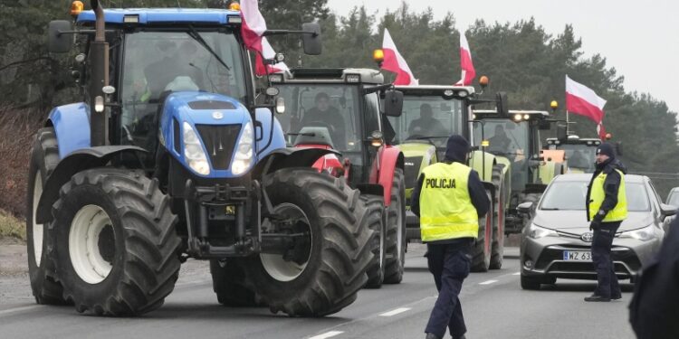 Польские фермеры готовятся перекрывать дороги в знак протеста