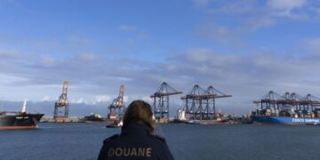Порт Роттердама устраняет затор, вызванный забастовкой рабочих