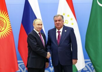Путин пошутил, что президент Таджикистана морил его голодом