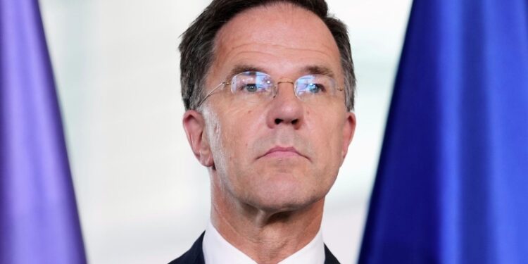 Рютте заявил, что НАТО не стоит сбивать российские самолеты