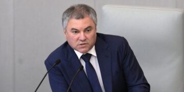 Россияне в Прибалтике терпят унижения и гонения, заявил Володин