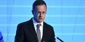 Сийярто на русском языке начал выступление на конференции в Минске