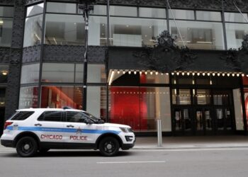 СМИ: полиции Чикаго запретили вмешиваться в столкновения