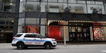 СМИ: полиции Чикаго запретили вмешиваться в столкновения