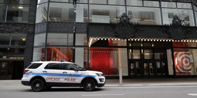 СМИ: полиции Чикаго запретили вмешиваться в столкновения