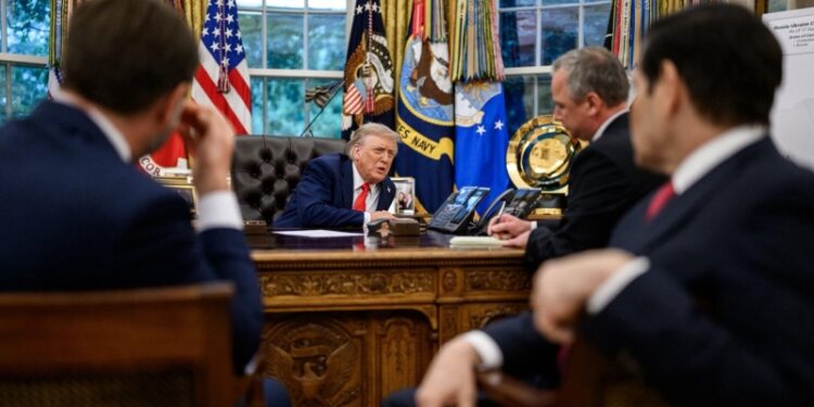 СМИ: Трамп изменил тон в разговоре с Путиным