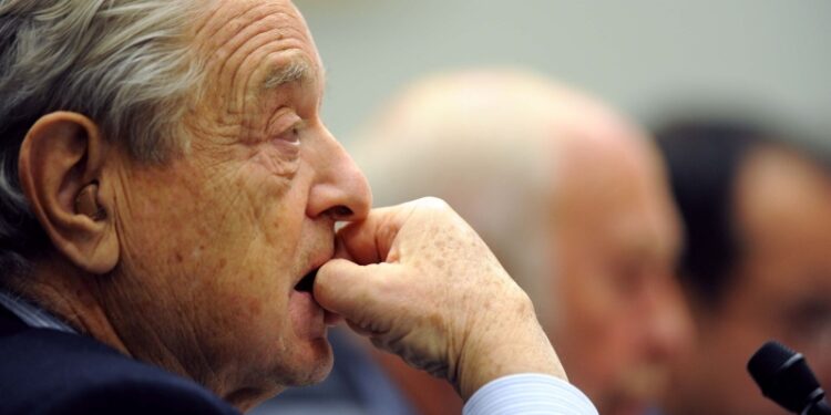 Сорос активизировал раздачу грантов, сообщили СМИ