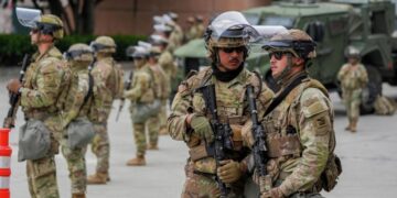 Трамп распорядился направить 300 нацгвардейцев в Чикаго