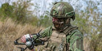 Украинский экипаж бросил свою «Брэдли» при виде российского дрона