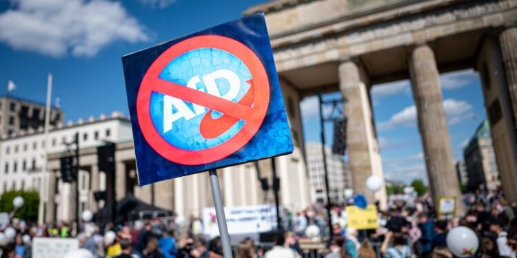 В Берлине проходит демонстрация против конфронтации с Россией