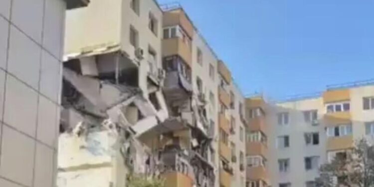 В Бухаресте в жилом доме прогремел мощный взрыв, есть погибшие