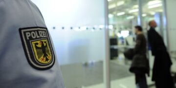 В Германии задержали мужчину за запуск дрона у аэропорта, пишут СМИ