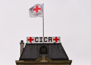 В секторе Газа семь израильских заложников передали Красному Кресту