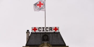 В секторе Газа семь израильских заложников передали Красному Кресту